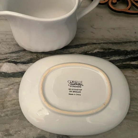 Corelle Classic White Gravy Boat with Saucer - Picture 4 of 4